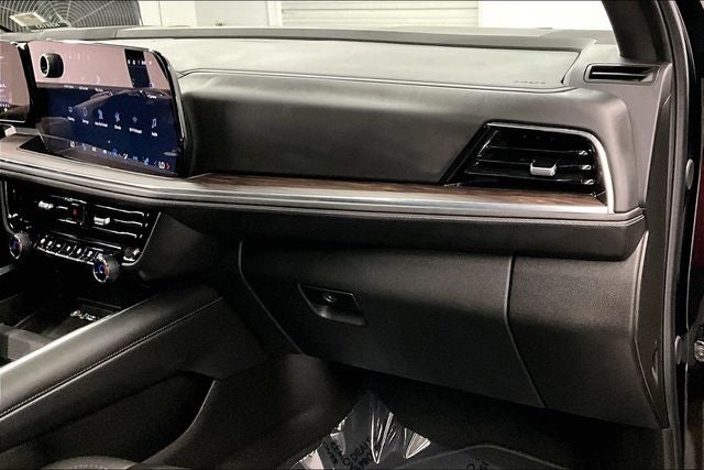 2025 Chevrolet Suburban LT 4x4 - Diesel - Pano Roof - Adaptive Cruise