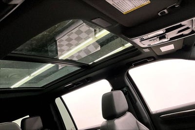 2025 Chevrolet Suburban LT 4x4 - Diesel - Pano Roof - Adaptive Cruise