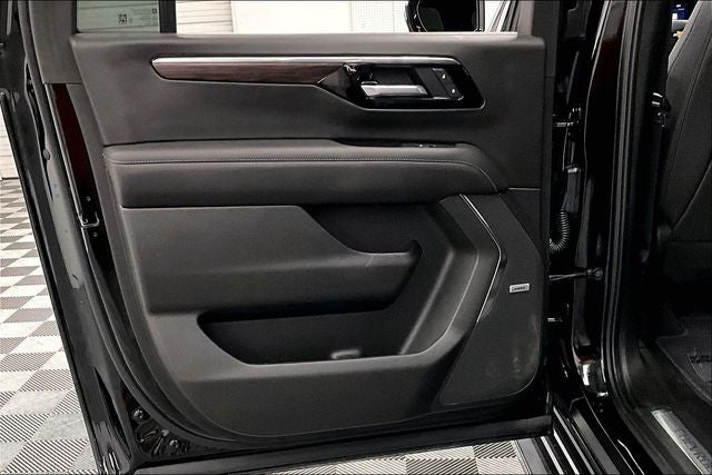 2025 Chevrolet Suburban LT 4x4 - Diesel - Pano Roof - Adaptive Cruise