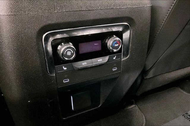 2025 Chevrolet Suburban LT 4x4 - Diesel - Pano Roof - Adaptive Cruise
