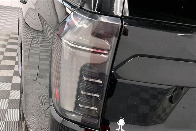 2025 Chevrolet Suburban LT 4x4 - Diesel - Pano Roof - Adaptive Cruise
