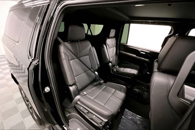 2025 Chevrolet Suburban RST 4x4 - Diesel - Pano Roof - Adaptive Cruise