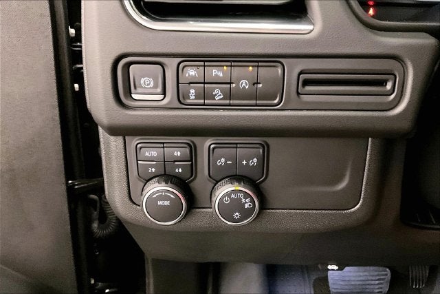 2024 Chevrolet Suburban Premier 4x4-Pano Roof-Htd/Cooled Leather-Blind Spot Monito