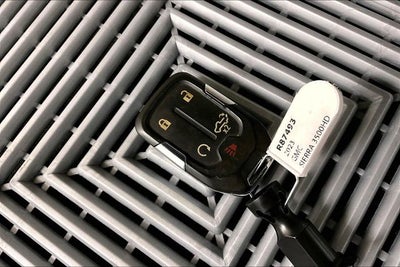 2023 GMC Sierra 3500HD SLT Long Bed - 4x4 - Diesel - Dually - Sunroof