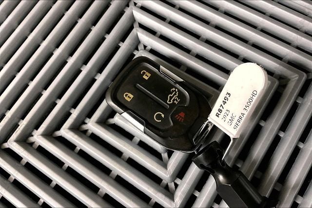 2023 GMC Sierra 3500HD SLT Long Bed - 4x4 - Diesel - Dually - Sunroof