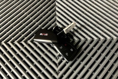 2023 GMC Canyon AT4 4x4 - Premium Pkg - Sunroof - Htd/Cooled Leather