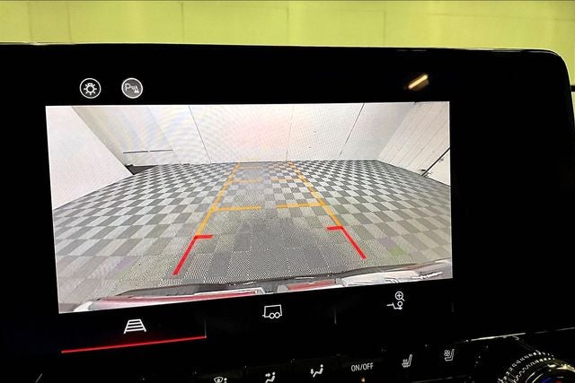 2023 GMC Canyon AT4 4x4 - Premium Pkg - Sunroof - Htd/Cooled Leather