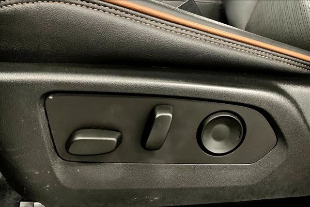 2023 GMC Canyon AT4 4x4 - Premium Pkg - Sunroof - Htd/Cooled Leather