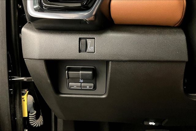 2023 GMC Canyon AT4 4x4 - Premium Pkg - Sunroof - Htd/Cooled Leather