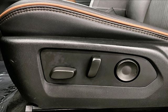 2024 GMC Canyon AT4 4x4 - Premium Pkg - Htd/Cooled Leather