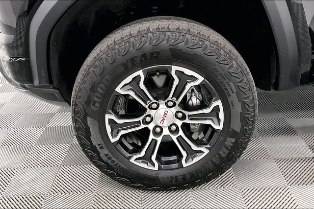 2024 GMC Canyon AT4 4X4 - Sunroof - Htd Seats - Remote Start