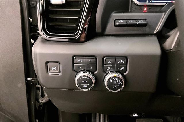 2023 GMC Sierra 1500 AT4 4x4 - Turbodiesel - Sunroof - Htd/Cooled Leather