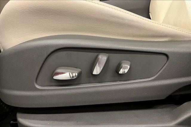 2023 Cadillac XT6 Premium Luxury AWD - Pano Roof - Htd/Cooled Leather - 20'' Wheels