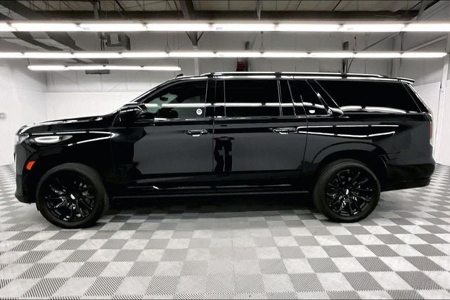 2024 Cadillac Escalade ESV Sport 4x4 - Onyx Pkg - Super Cruise - DVD - 22'' Wheels
