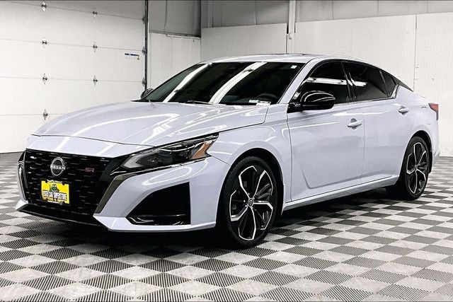 2023 Nissan Altima 2.5 SR Premium Pkg - Sunroof - Blind Spot Detection
