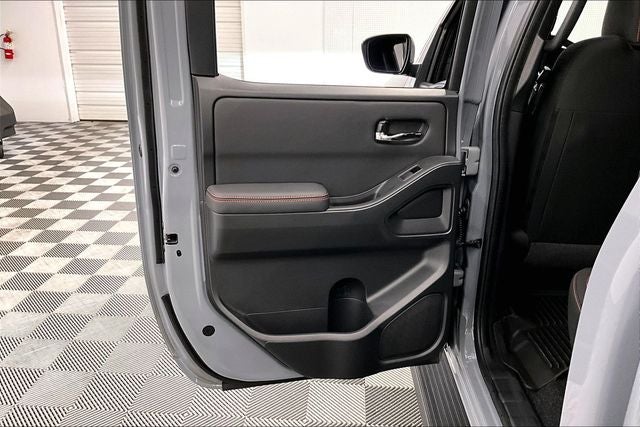 2024 Nissan Frontier PRO-4X 4x4 - Adaptive Cruise - Blind Spot Detection