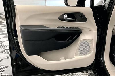 2024 Chrysler Pacifica Touring L Adaptive Cruise - Htd Seats - Remote Start