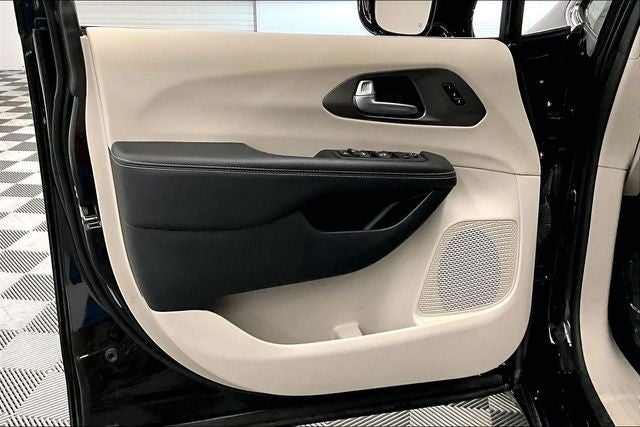 2024 Chrysler Pacifica Touring L Adaptive Cruise - Htd Seats - Remote Start