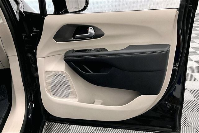 2024 Chrysler Pacifica Touring L Adaptive Cruise - Htd Seats - Remote Start