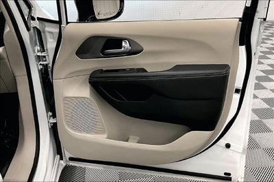 2024 Chrysler Pacifica Touring L Adaptive Cruise-Htd Seats-Remote Start