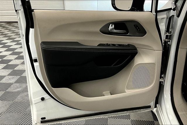 2024 Chrysler Pacifica Touring L Adaptive Cruise - Htd Seats - Remote Start