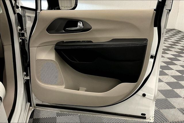 2024 Chrysler Pacifica Touring L Adaptive Cruise - Htd Seats - Remote Start