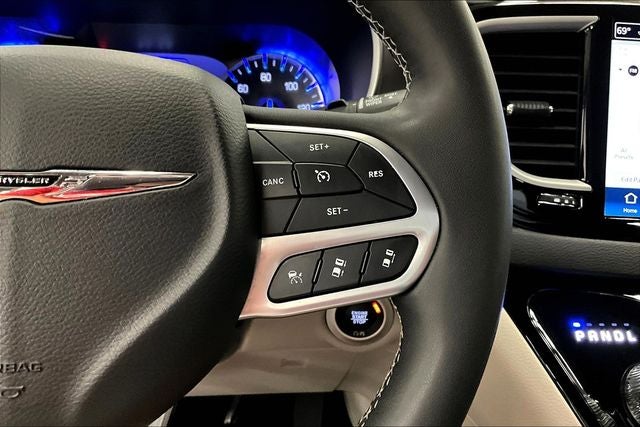 2024 Chrysler Pacifica Touring L Adaptive Cruise - Blind Spot Detection