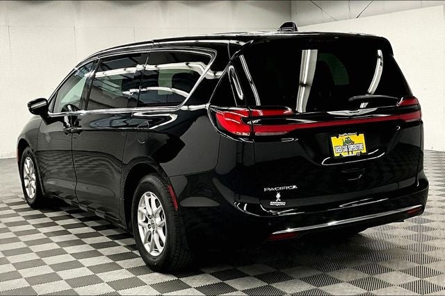 2024 Chrysler Pacifica Touring L Adaptive Cruise - Blind Spot Detection