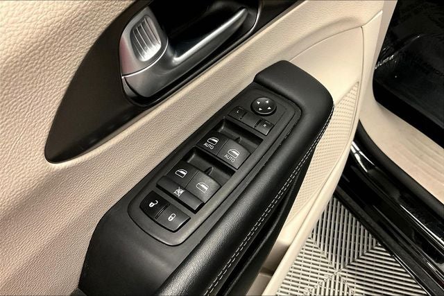 2024 Chrysler Pacifica Touring L Adaptive Cruise - Blind Spot Detection