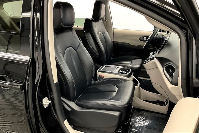 2024 Chrysler Pacifica Touring L Adaptive Cruise - Blind Spot Detection