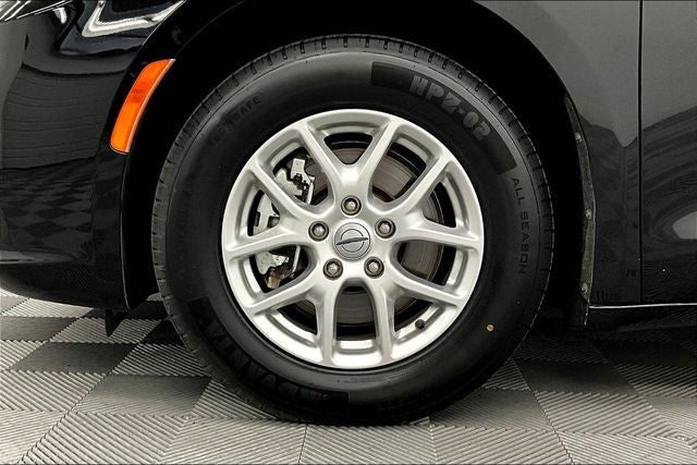 2024 Chrysler Pacifica Touring L Adaptive Cruise - Blind Spot Detection