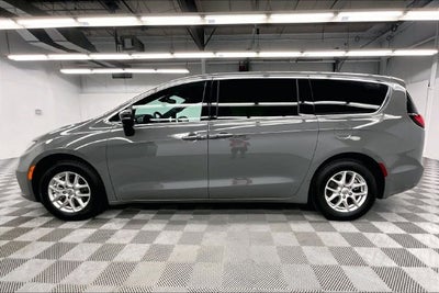 2025 Chrysler Pacifica Select Adaptive Cruise Control
