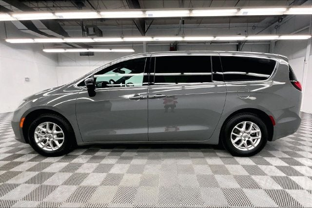 2025 Chrysler Pacifica Select Adaptive Cruise Control