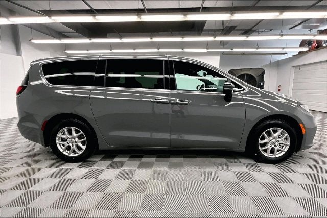 2025 Chrysler Pacifica Select Adaptive Cruise Control