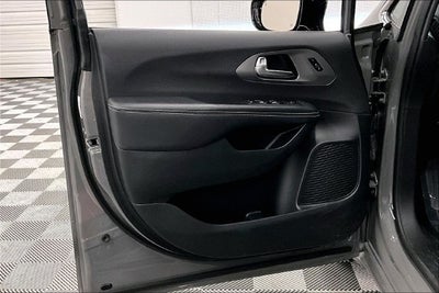 2025 Chrysler Pacifica Select Adaptive Cruise Control