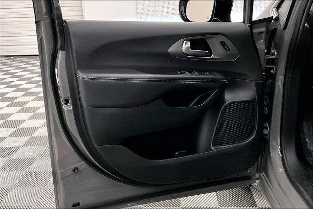 2025 Chrysler Pacifica Select Adaptive Cruise Control