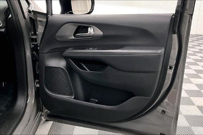 2025 Chrysler Pacifica Select Adaptive Cruise Control
