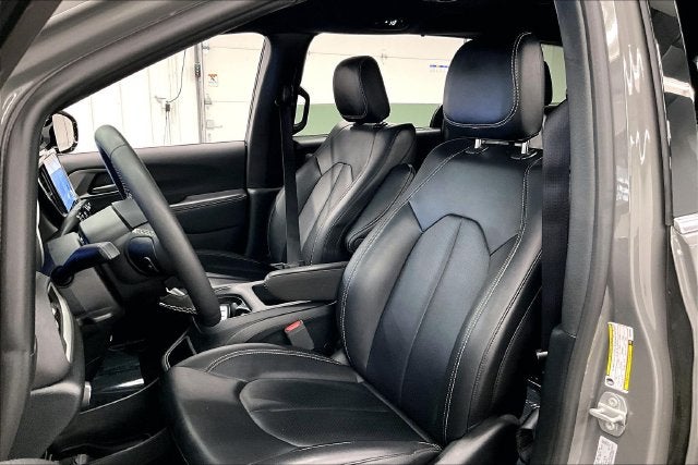 2025 Chrysler Pacifica Select Adaptive Cruise Control