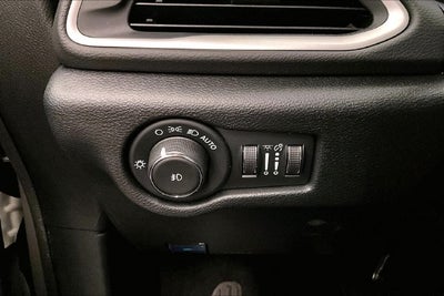 2025 Chrysler Pacifica Select Adaptive Cruise Control