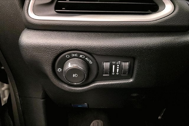 2025 Chrysler Pacifica Select Adaptive Cruise Control