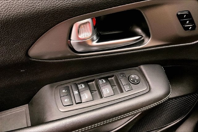 2025 Chrysler Pacifica Select Adaptive Cruise Control