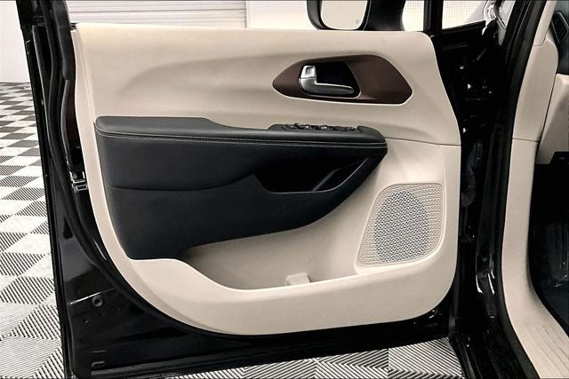 2023 Chrysler Voyager LX Heated Seats - Remote Start
