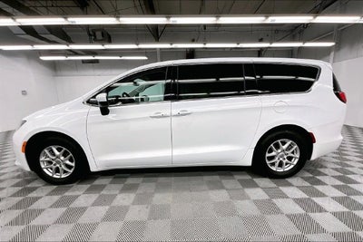 2023 Chrysler Voyager LX Htd Seats-Remote Start-Apple CarPlay/Android Auto