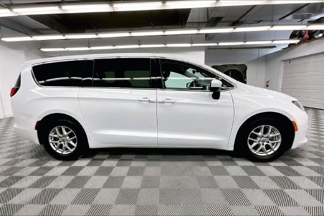2023 Chrysler Voyager LX Htd Seats-Remote Start-Apple CarPlay/Android Auto