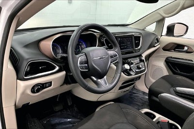 2023 Chrysler Voyager LX Htd Seats-Remote Start-Apple CarPlay/Android Auto