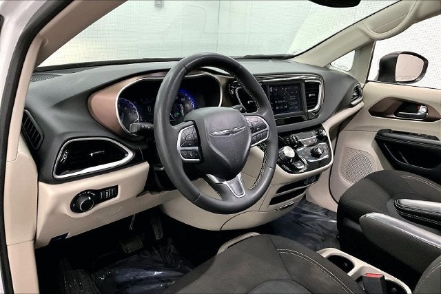 2023 Chrysler Voyager LX Htd Seats-Remote Start-Apple CarPlay/Android Auto