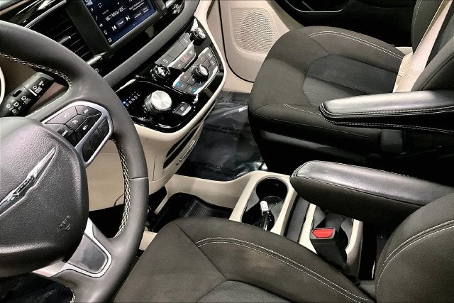 2023 Chrysler Voyager LX Htd Seats-Remote Start-Apple CarPlay/Android Auto