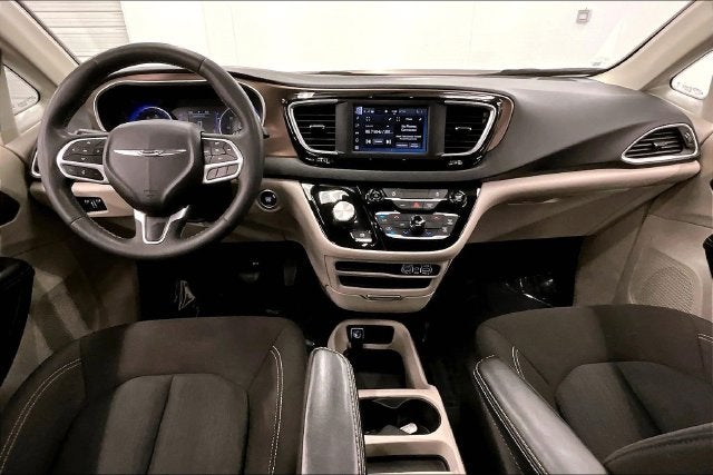 2023 Chrysler Voyager LX Htd Seats-Remote Start-Apple CarPlay/Android Auto