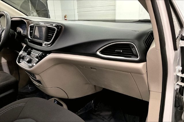 2023 Chrysler Voyager LX Htd Seats-Remote Start-Apple CarPlay/Android Auto