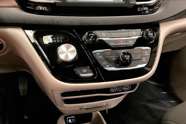 2023 Chrysler Voyager LX Htd Seats-Remote Start-Apple CarPlay/Android Auto